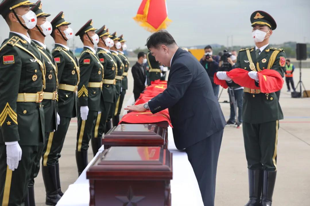 今天，祖国接你们回家！